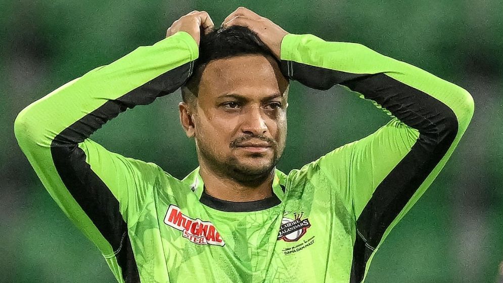 ‘ডাক’ এর হ্যাটট্রিক সাকিবের, গড়লেন বিব্রতকর রেকর্ড